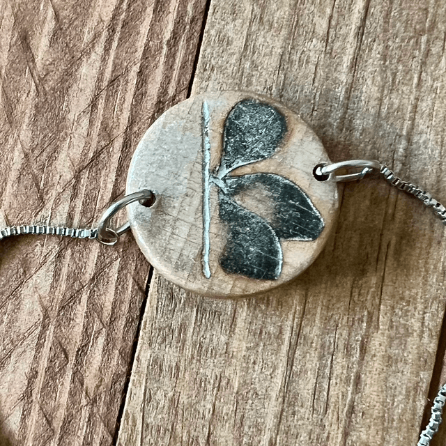 Bracelet bois de hêtre cirée champagne et pyrogravure