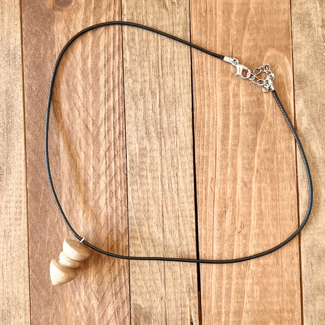 Collier en bois de hêtre tourné 