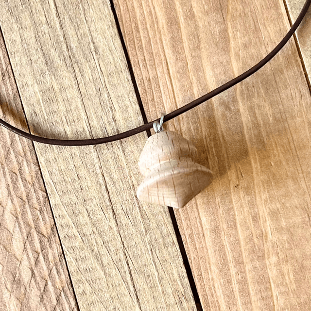 Collier cuir marron et bois de hêtre 